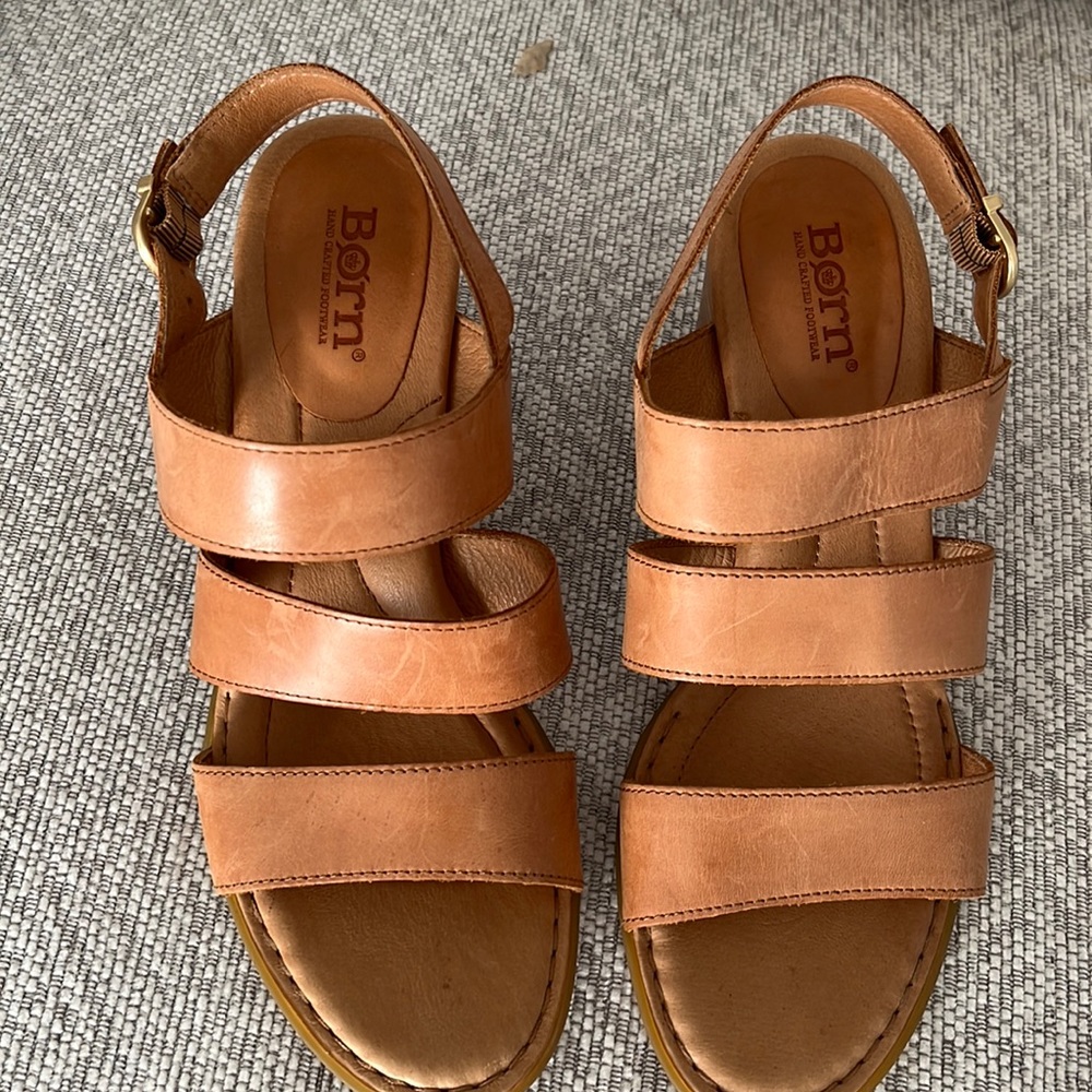Born leather women Wedge Sandal 9m